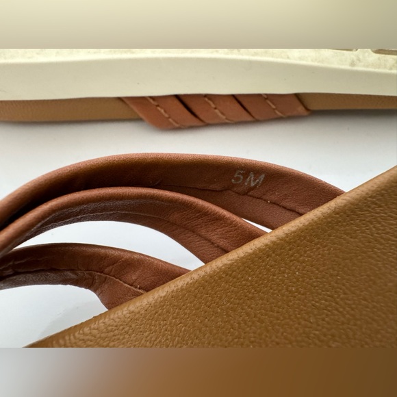 Vionic sandals size 5 - Picture 2 of 14